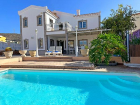 Villa Esmeralda junto al mar